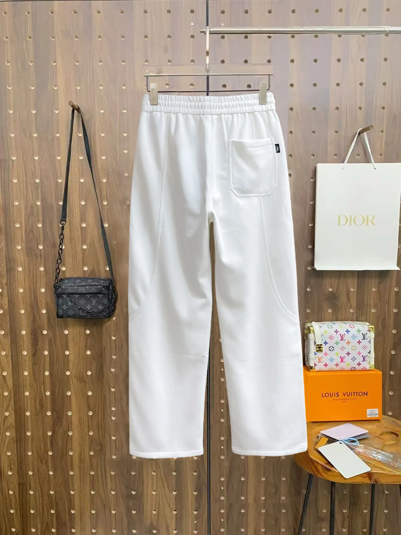 Balenciaga [High Version] 2026 Autumn and Winter latest products, available at counters at the same time, Original product, fashionable casual trousers and casual trousers, using imported original fabrics, top-grade embroidery 🪡 craft letter pattern logo, original hardware accessories decoration, simple yet fashionable, fashionable and handsome upper body, Sizes: M-3XL